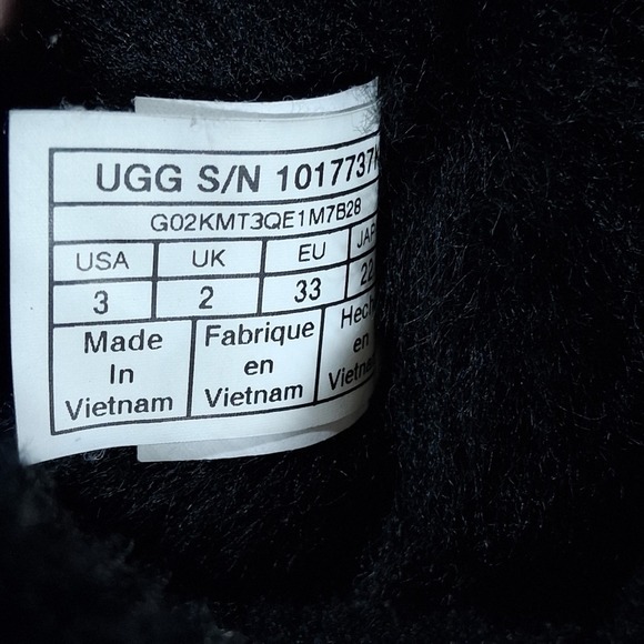 UGG Boots Short Black Lace Faux Fur Lined Girls Size 3 - Picture 2 of 9